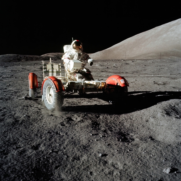 Astronaut Eugene A. Cernan, commander of Apollo 17, drives the Lunar Roving Vehicle Variante 1 | 60x60 cm | Premium-Papier